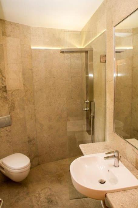 Pensiunea Cuib Cisnadioara Ngoại thất bức ảnh